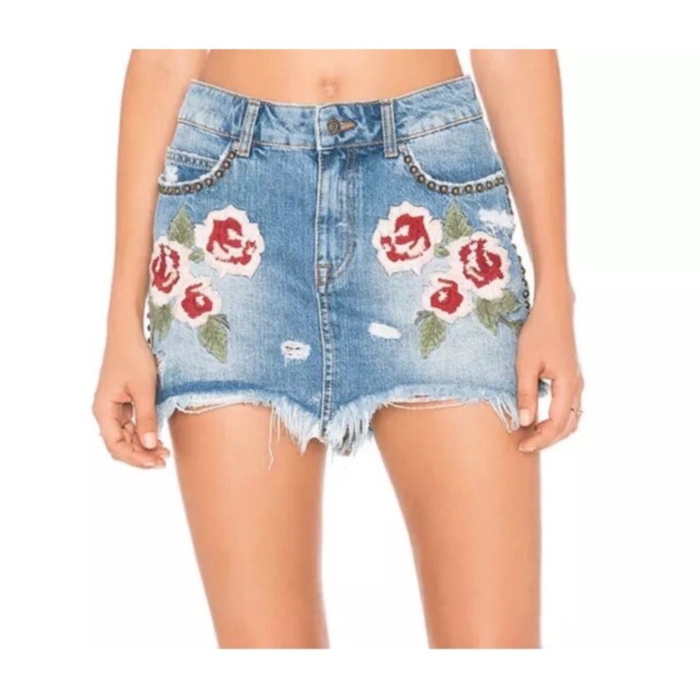 FREE PEOPLE Embroidered Wild Rose Ember Mini Denim Skirt Size 24 🌺